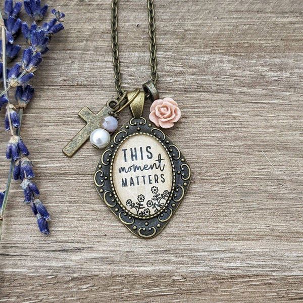 This moment matters necklace
