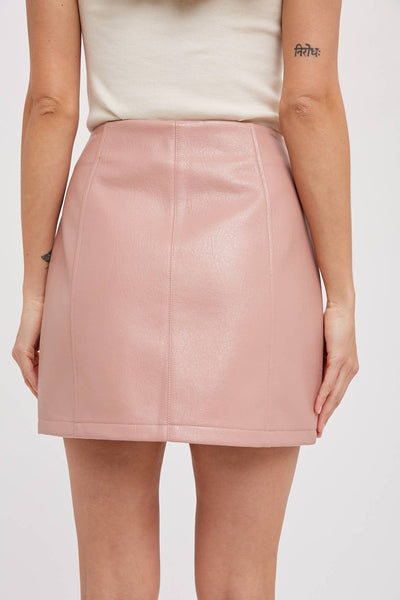 VEGAN LEATHER MINI SKIRT: CAMEL / M