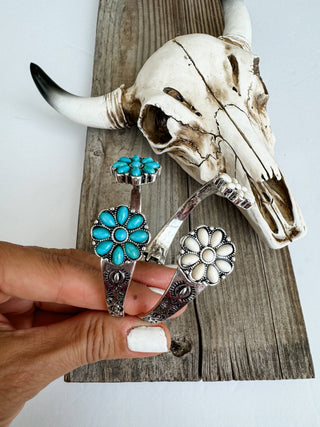 Western Flower Stone Hinge Bangle Bracelet: TURQUOISE