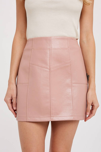 VEGAN LEATHER MINI SKIRT: CAMEL / M