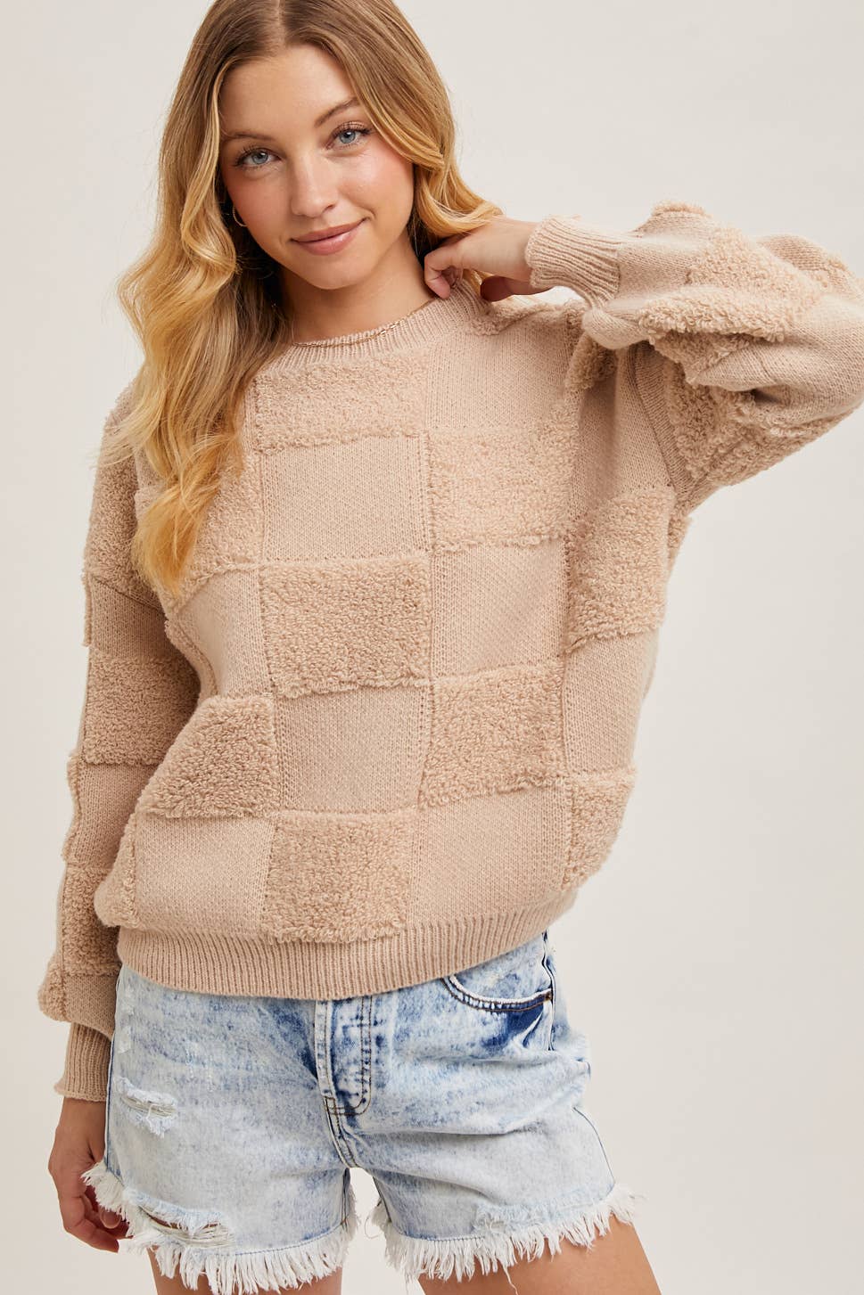 CHECKERED SHERPA ROUND NECK KNIT SWEATER: Beige / S/M