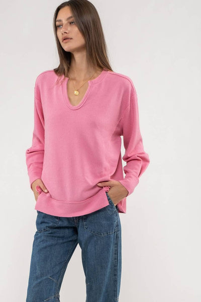 RAW EDGE SPLIT NECK AND HEM RIB KNIT TOP: CREAM