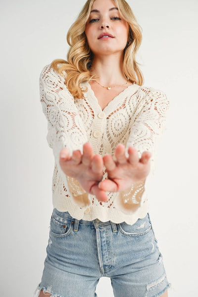CROCHET CROPPED BUTTON FRONT CARDIGAN TOP: LATTE / S