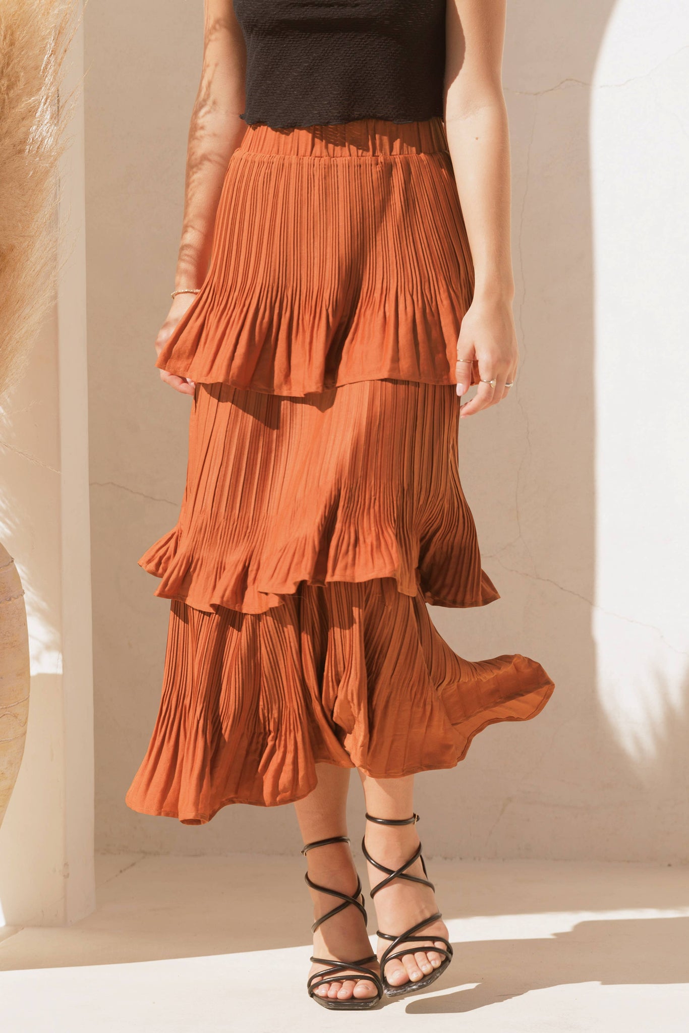 QS8365 Pleated Tiered Skirt: TERRA COTTA / LARGE