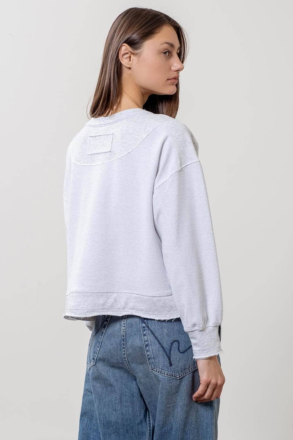 SOLID DROP SHOULDER RAW EDGE KNIT TOP: HEATHER GREY