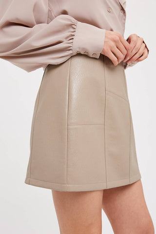 VEGAN LEATHER MINI SKIRT: CAMEL / S