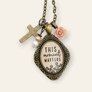 This moment matters necklace